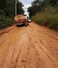 Tolong Jalan Kami Diperbaiki