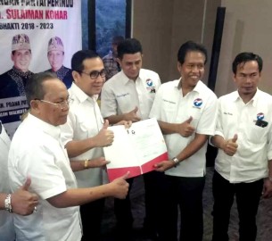 Perindo Serahkan SK Dukung Nansuko ‎