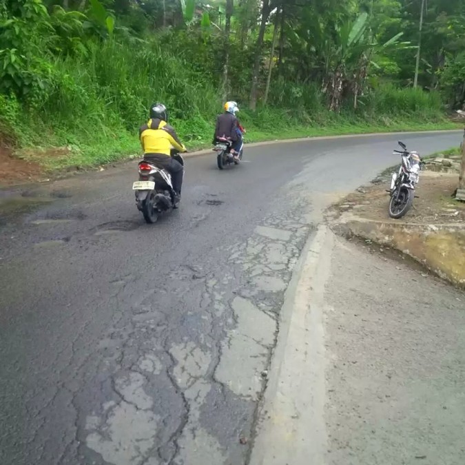 Perbaikin Jalan Kami Sebelum Ada Korban