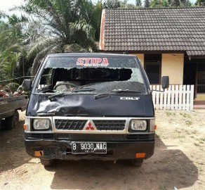 Tabrakan Mobil Vs Motor