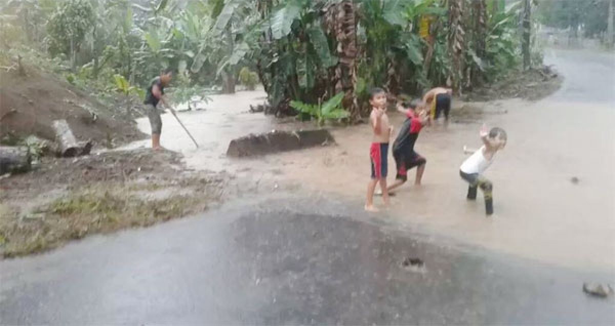Hujan Deras, Luapan Air Sungai Rendam Rumah Warga
