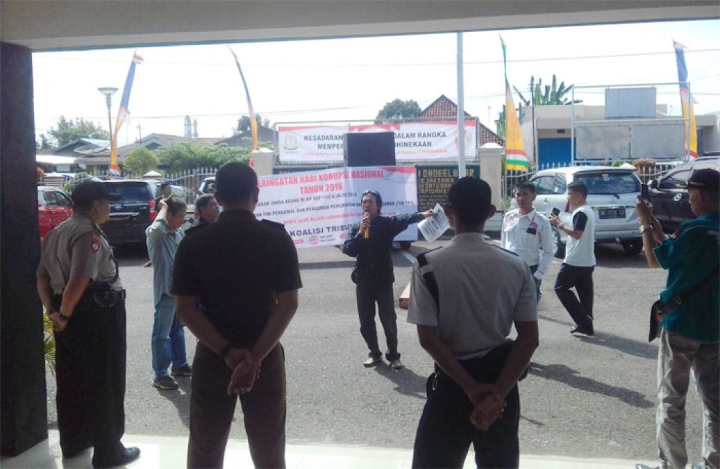 Kejari Lubuklinggau Dan Inspektorat Musi Rawas Di Demo