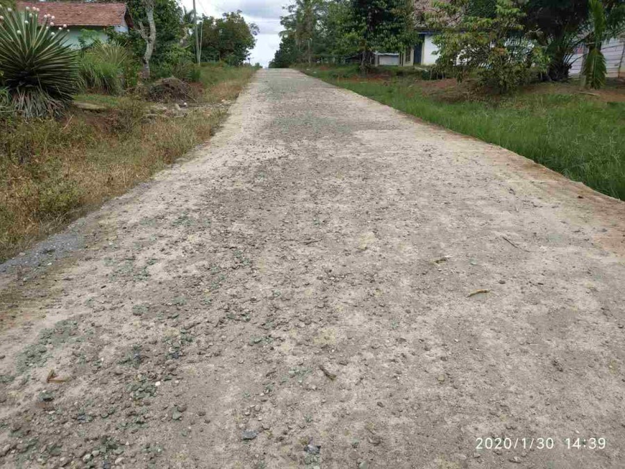 Semen Rigid Beton Desa Trikarya Mulai Mengelupas