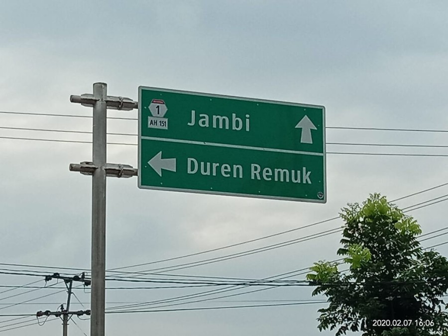 Rambu Penunjuk Arah Bikin Bingung
