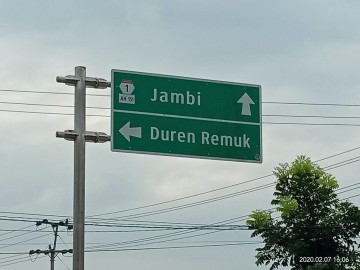 Rambu Penunjuk Arah Bikin Bingung