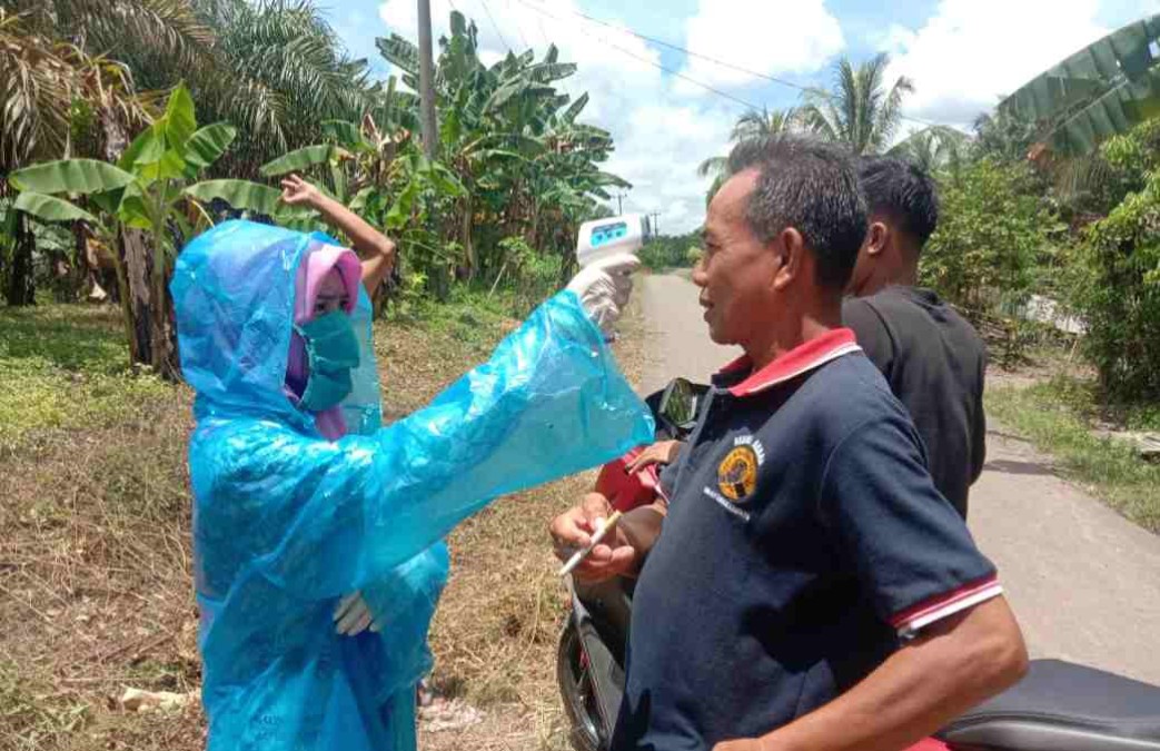 Tanggap COVID-19, Kades Ngantor di Posko Relawan
