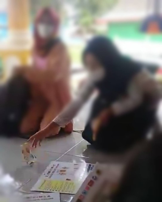 Beredar di Medsos Diduga “Sales Politik” Datangi Warga Dengan Iming-iming Amplop