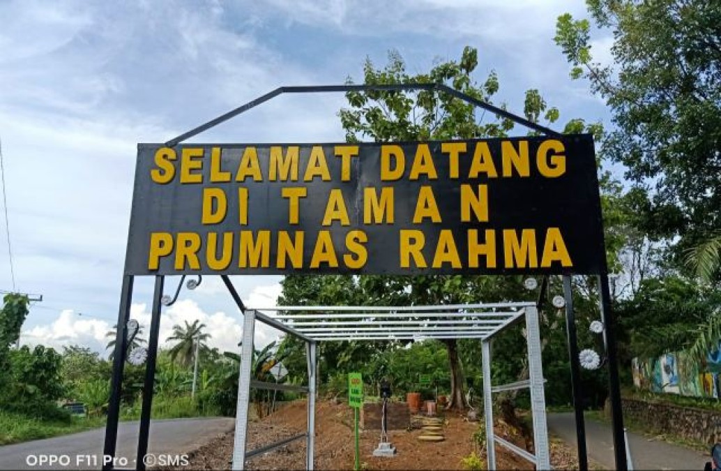 Tiang Lampu Taman Mulai Rusak