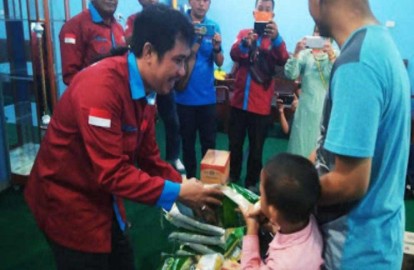 Peringati HUT, PD IWO Prabumulih Distribusikan Paket Sembako
