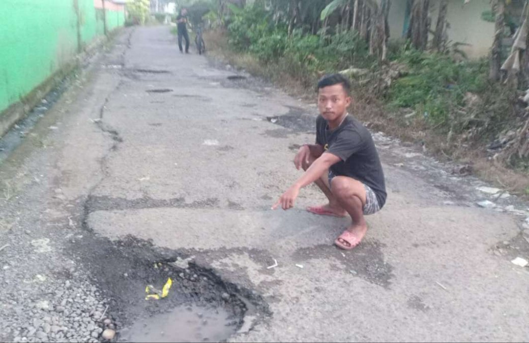 Rawan Kecelakaan, Warga Kelurahan Kenanga Berharap Perbaikan Jalan