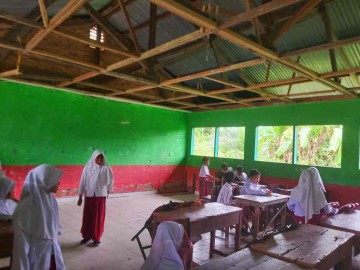 Gedung SDN Pangakalan Memprihatinkan