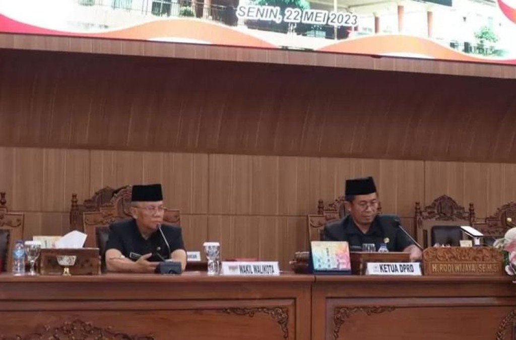 Rapar Paripurna DPRD Kota Lubuklinggau Mendengarkan Pandangan Umum Fraksi