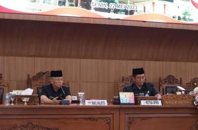 Rapar Paripurna DPRD Kota Lubuklinggau Mendengarkan Pandangan Umum Fraksi