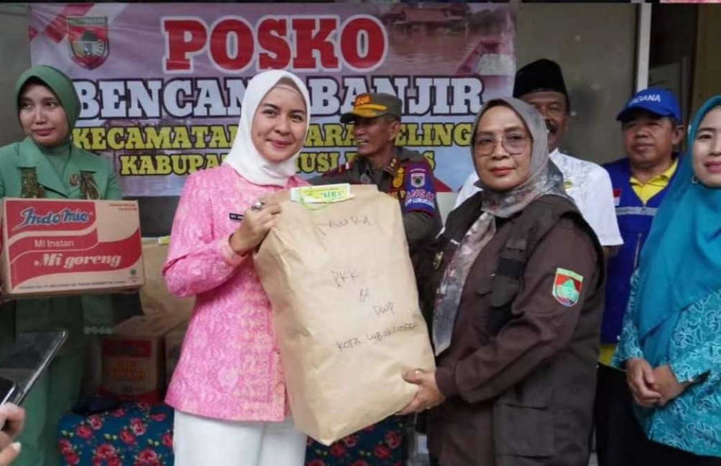 Wakil Bupati Mura Salurkan Bantuan Korban Banjir