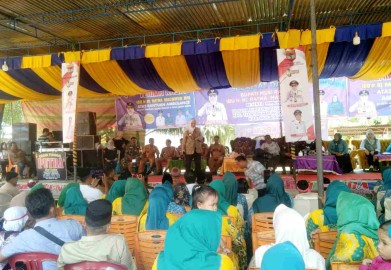 Antusias Masyarakat TPK Sambut Kedatangan Bupati Hj Ratna Machmud