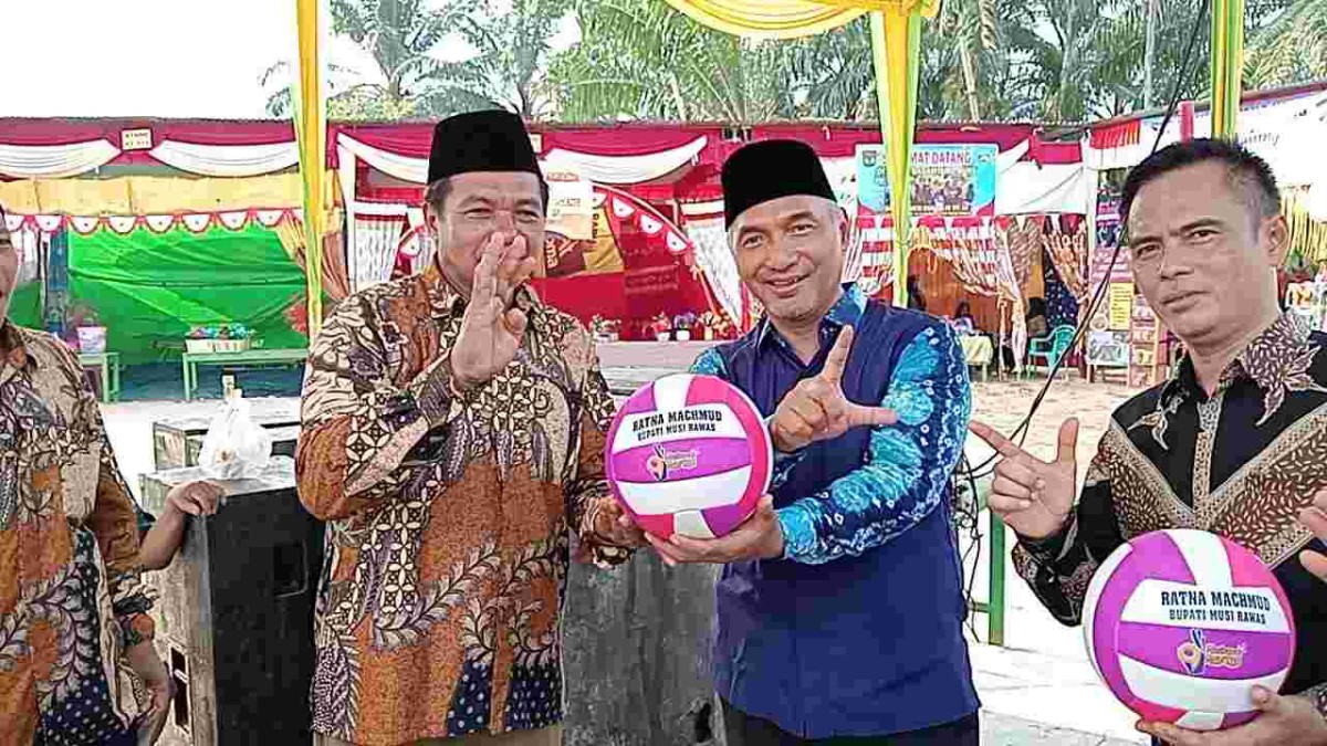 Warga Desa Trimukti Do’akan Ratna Machmud Pimpin Musi Rawas Dua Periode