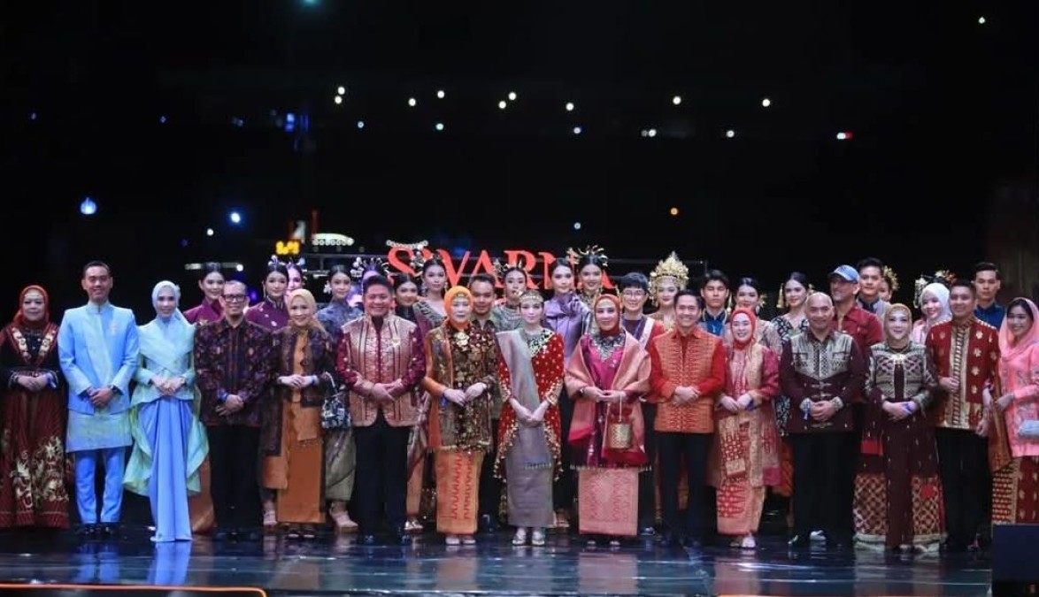 Bupati dan Ketua TP PKK Musi Rawas Hadiri Malam Budaya Swarna Songket Nusantara di Palembang