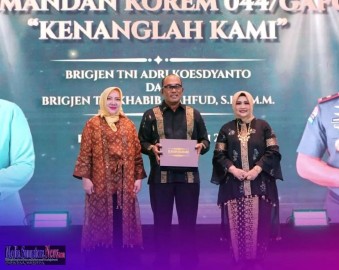 Hj. Ratna Machmud Hadiri Acara Pisah Sambut Komandan Korem 044/Garuda Dempo Di Palembang